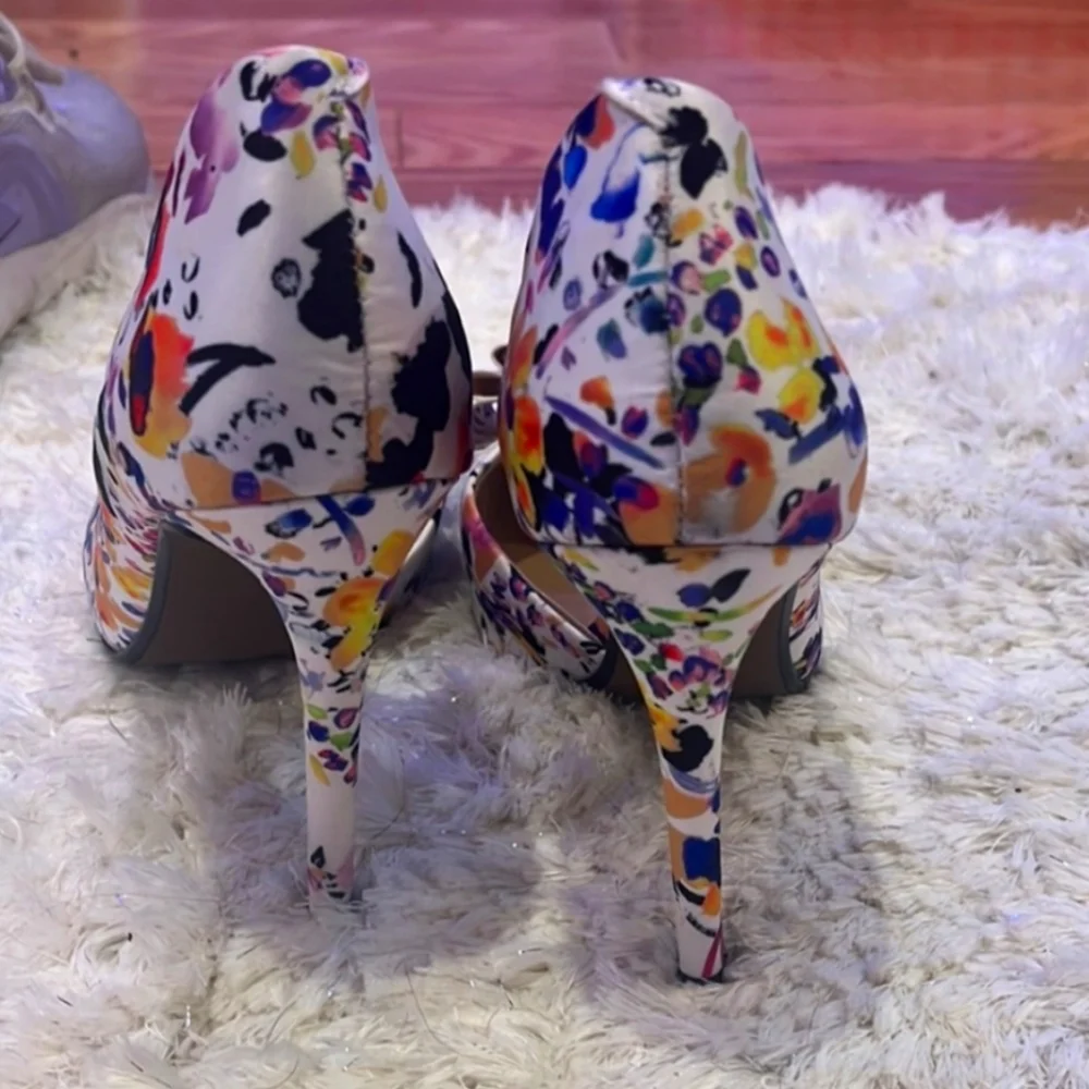 Betsey Johnson Floral Print Heels Size 7.5 - Picture 4 of 6